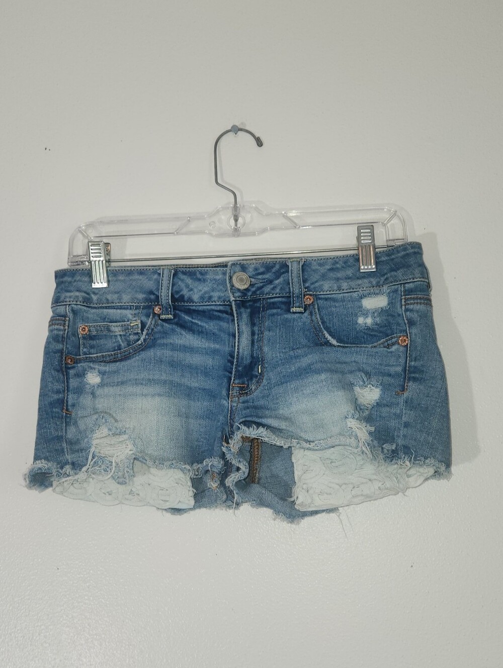 Women's Amer Eagle Outfitters Distressed Light Blue Stretch Shortie Denim Shorts